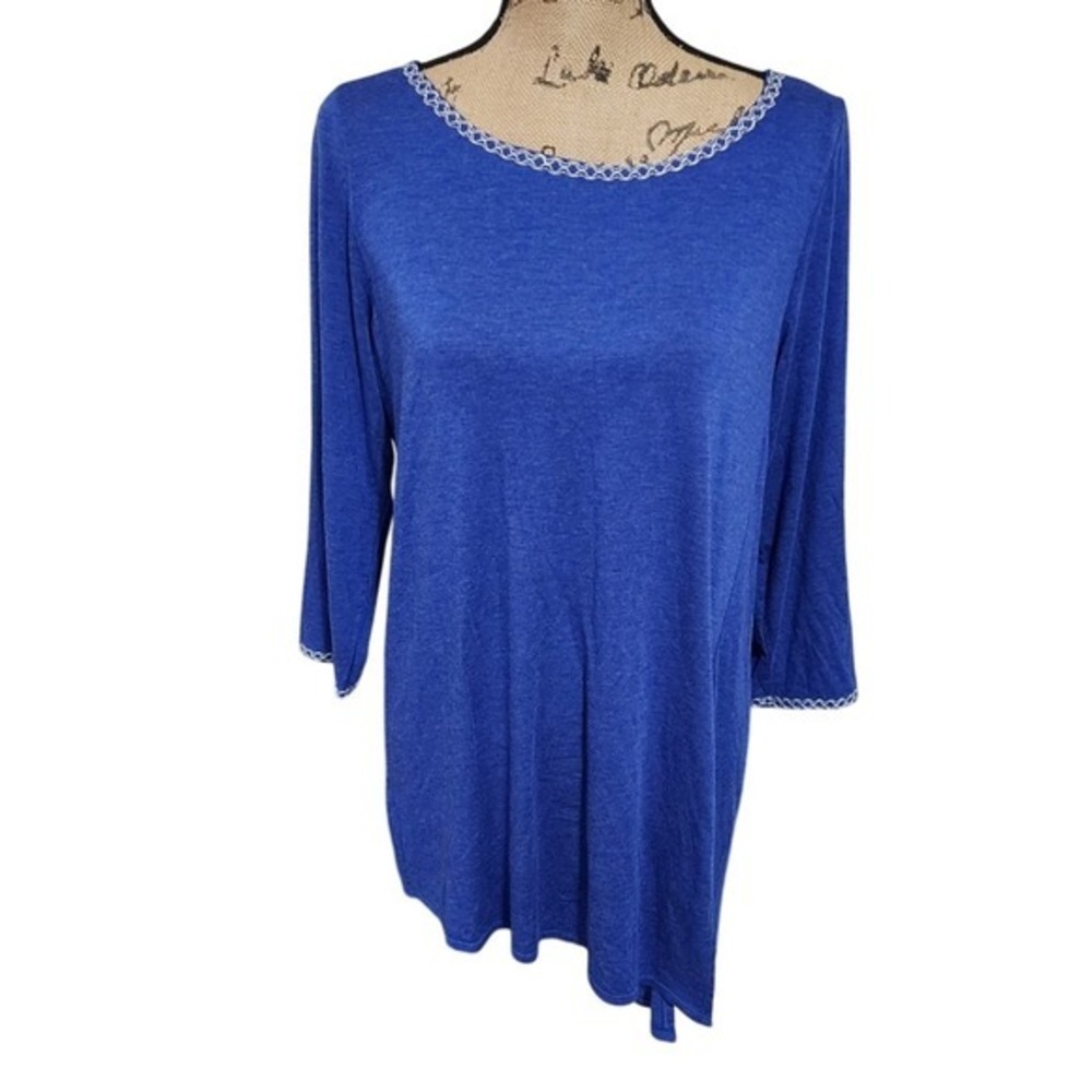 Max Studio Woman's Royal Blue 3/4 Sleeve Knit Top White Trimmed‎ Neck and Cuffs
